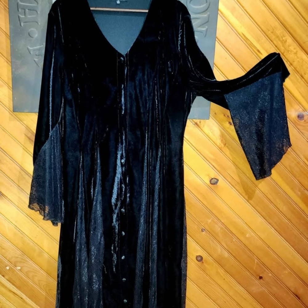 The Pyramid Collection Elegant Black Top